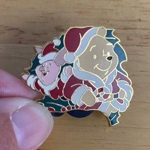 2002 Disney Winnie the Pooh Piglet Christmas Pin